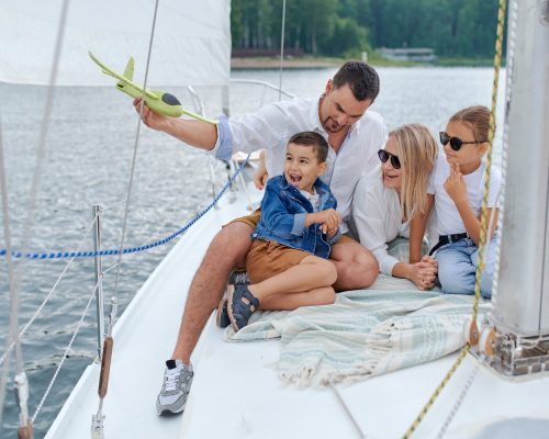explora_la_costa_de_menorca_en_barco_una_aventura_para_toda_la_familia